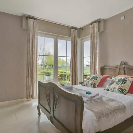 Huswell - Family House With A Beautiful View In Damme ברוז'