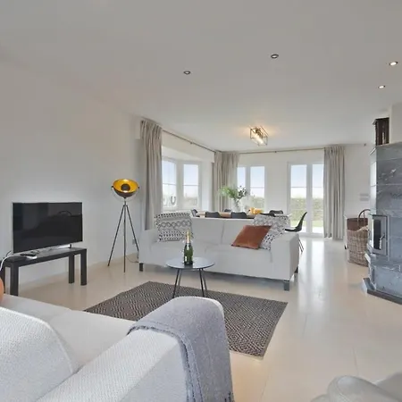 Huswell - Family House With A Beautiful View In Damme וילה ברוז'
