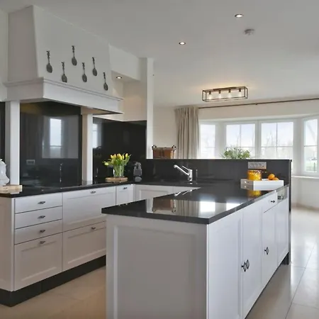Huswell - Family House With A Beautiful View In Damme וילה *