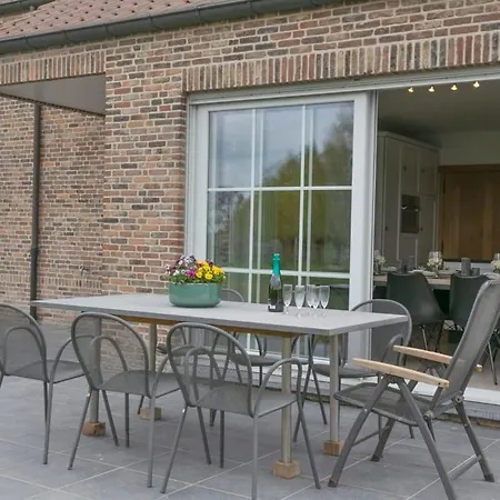 Huswell - Family House With A Beautiful View In Damme וילה ברוז'
