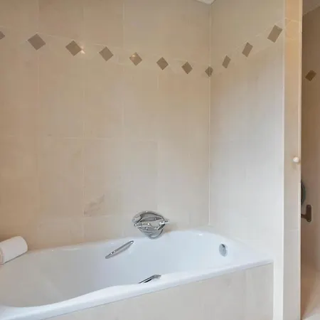 Huswell - Family House With A Beautiful View In Damme וילה